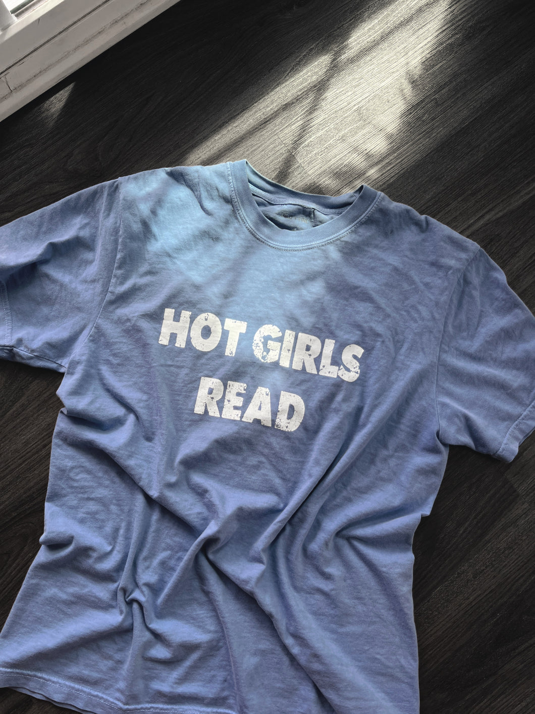 Hot Girls Read Tee